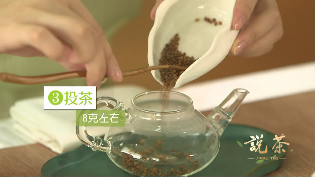 苦荞茶的正确冲泡方法-投茶