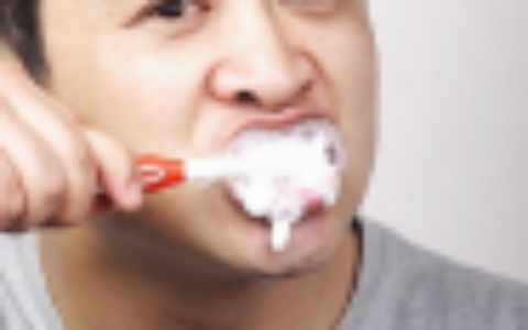三个方法使你的牙变白。