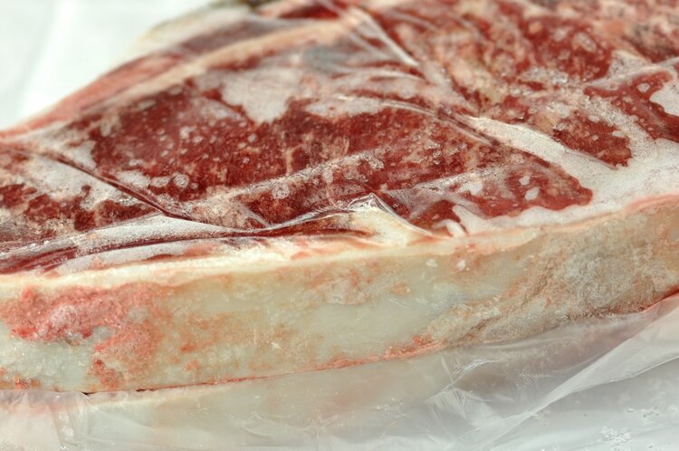 冰箱里的肉可以冻多久？反复解冻会细菌暴增？央视实验告诉你