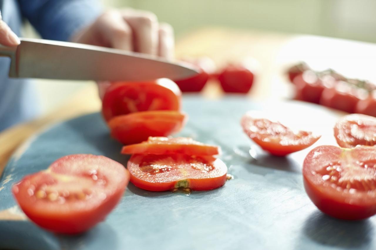 西红柿如何切，怎样切块和切片？教你正确方法，西红柿完整不流汁