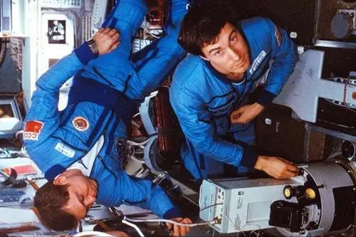 倒霉的宇航员，刚进空间站就遇上苏联解体，漂泊太空311天才获救