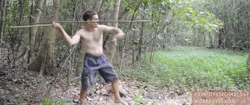 野外生存中：长矛的运用技巧