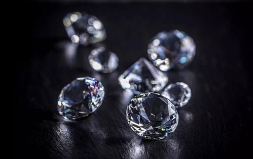 人造钻石这种“神奇”的合成宝石，是如何被“创造”出来的？