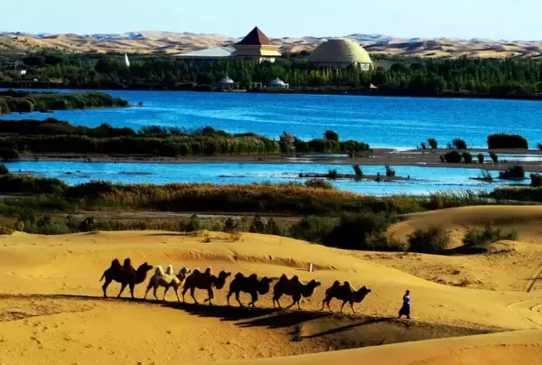 内蒙古10大必游景点，响沙湾和月亮湖上榜，你想去玩吗？