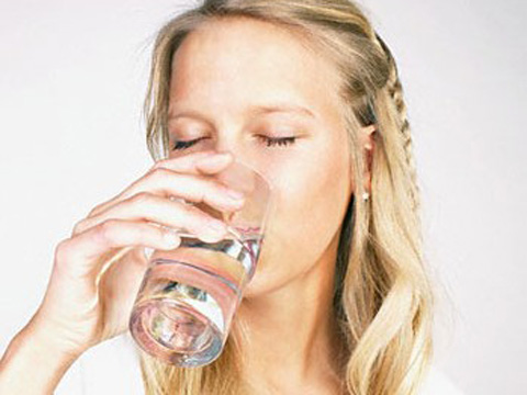 喝对水就能瘦！8杯水的正确喝水时间表，排毒又减肥