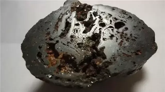 如何辨别是不是陨石？陨石是什么样子的怎么辨认？