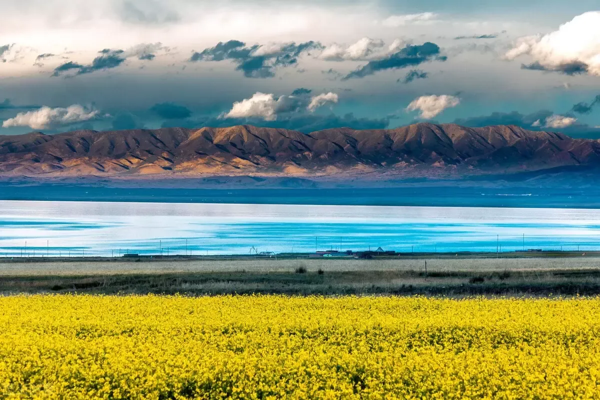 中国最大的咸水湖青海湖，为什么是中国最美丽的湖泊？