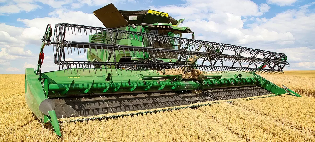 世界上最大的联合收割机，豪华座椅配冰箱，一小时收割180亩小麦