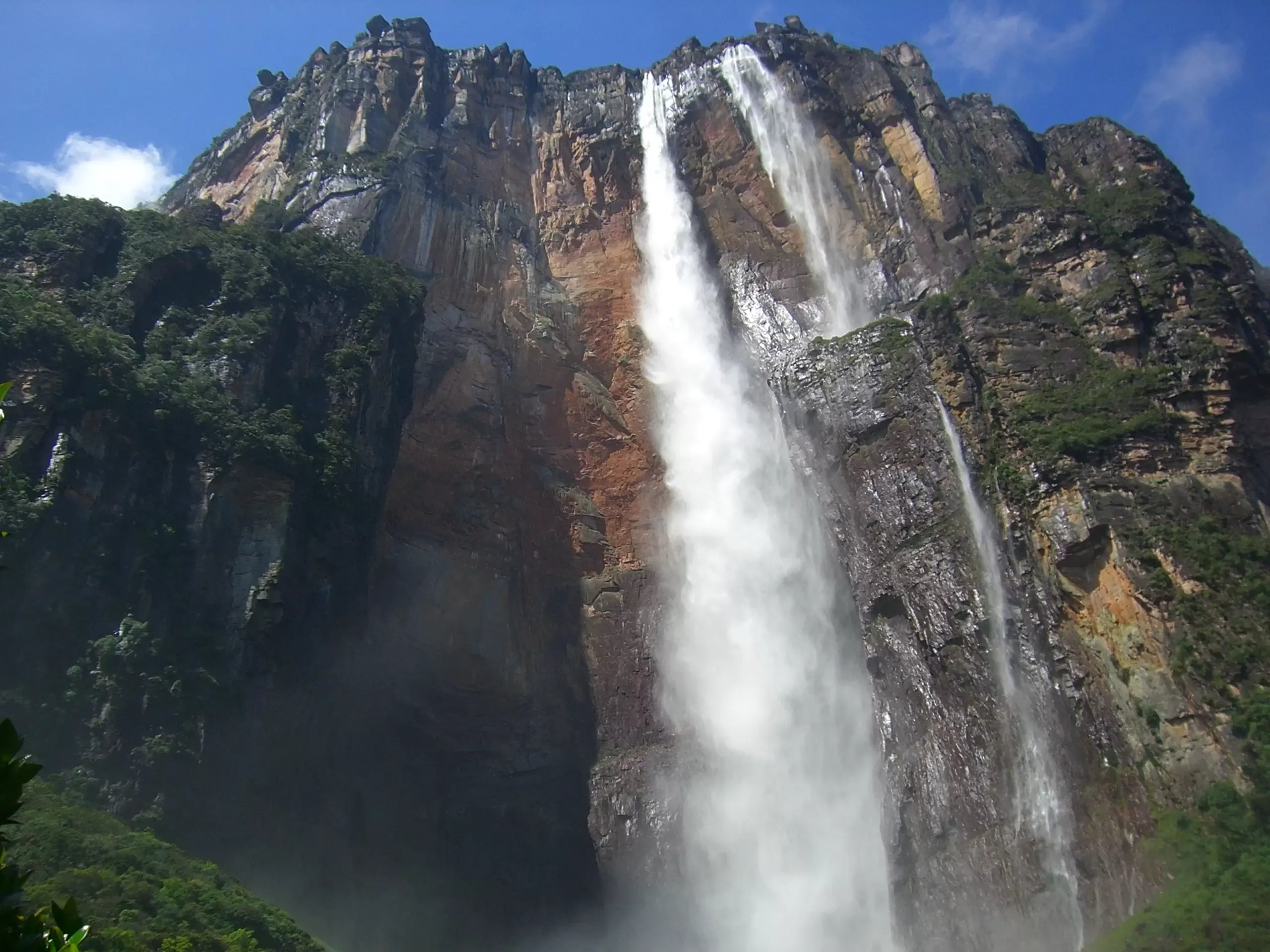 黄果树瀑布的十二倍，世界上最高的瀑布，飞屋环游记仙境瀑布原型