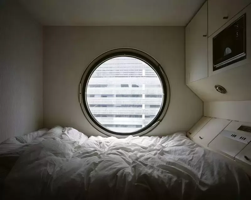 直击：荒废的日本另类公寓：胶囊塔