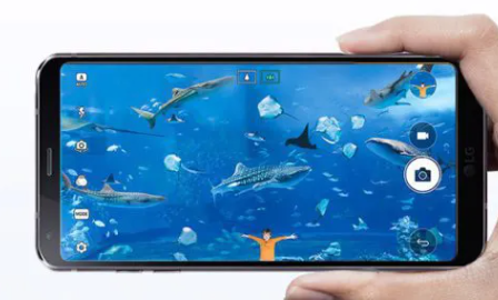 LG G6冲击了市场 这是一款高端智能手机 其中还包括IP68防水性能
