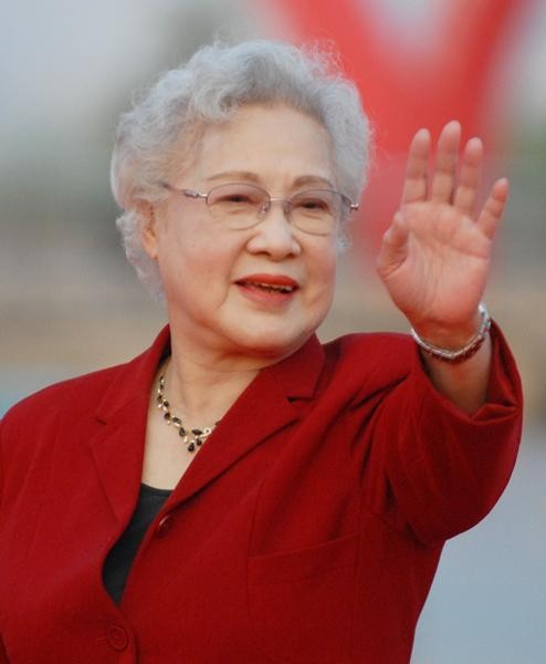 被周总理称为“中国最美女性”，已99岁的秦怡老了依旧如此美丽