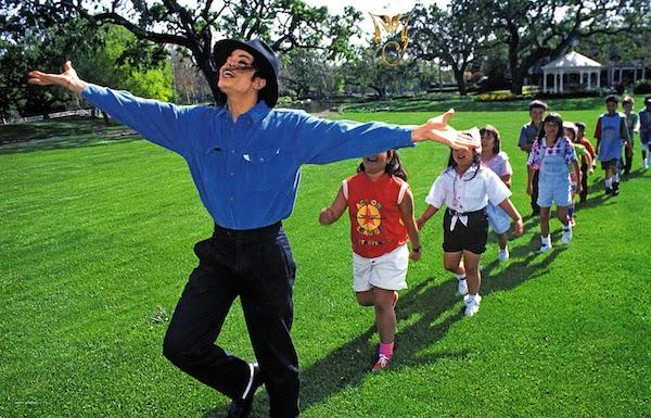 为什么迈克尔杰克逊那么喜欢小孩子，你相信他有娈童罪吗？