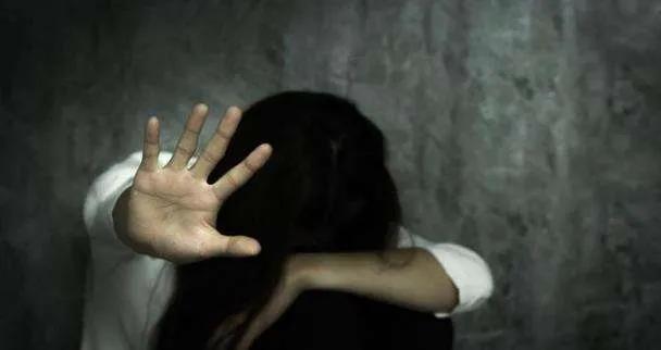 女性遇暴力强奸的保护措施（女子深夜遭受性侵害怎么办）