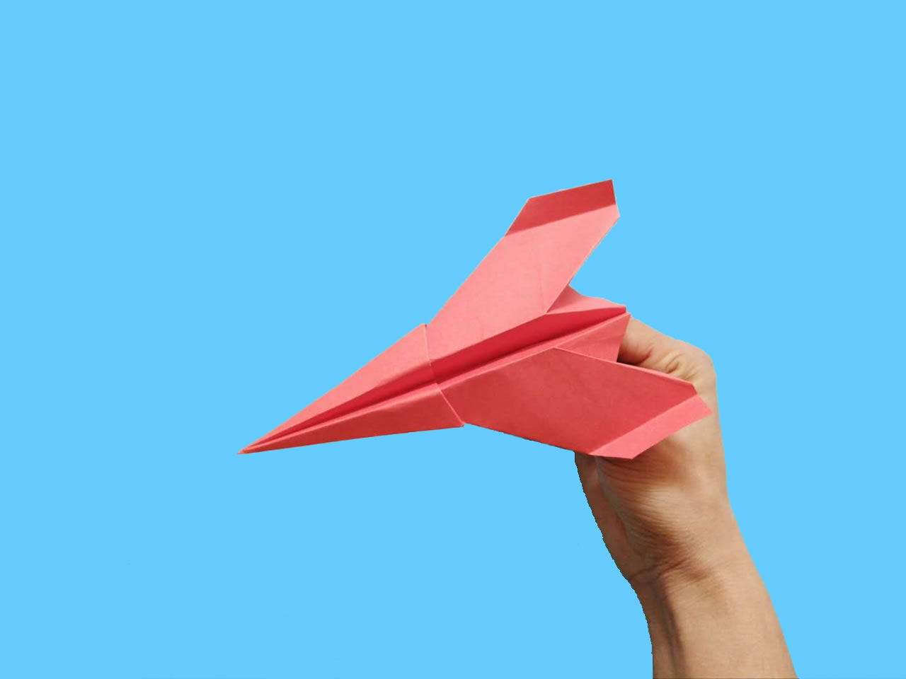 能飞得很远的折纸飞机，简单几步就做好，手工DIY折纸图解教程