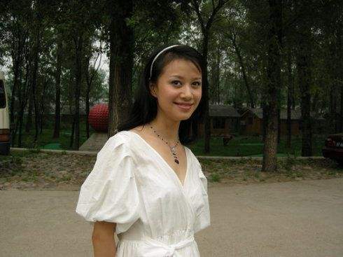 43岁倪虹洁自曝婚史，曾因前夫欠千万，如今离异有娃还收获新感情