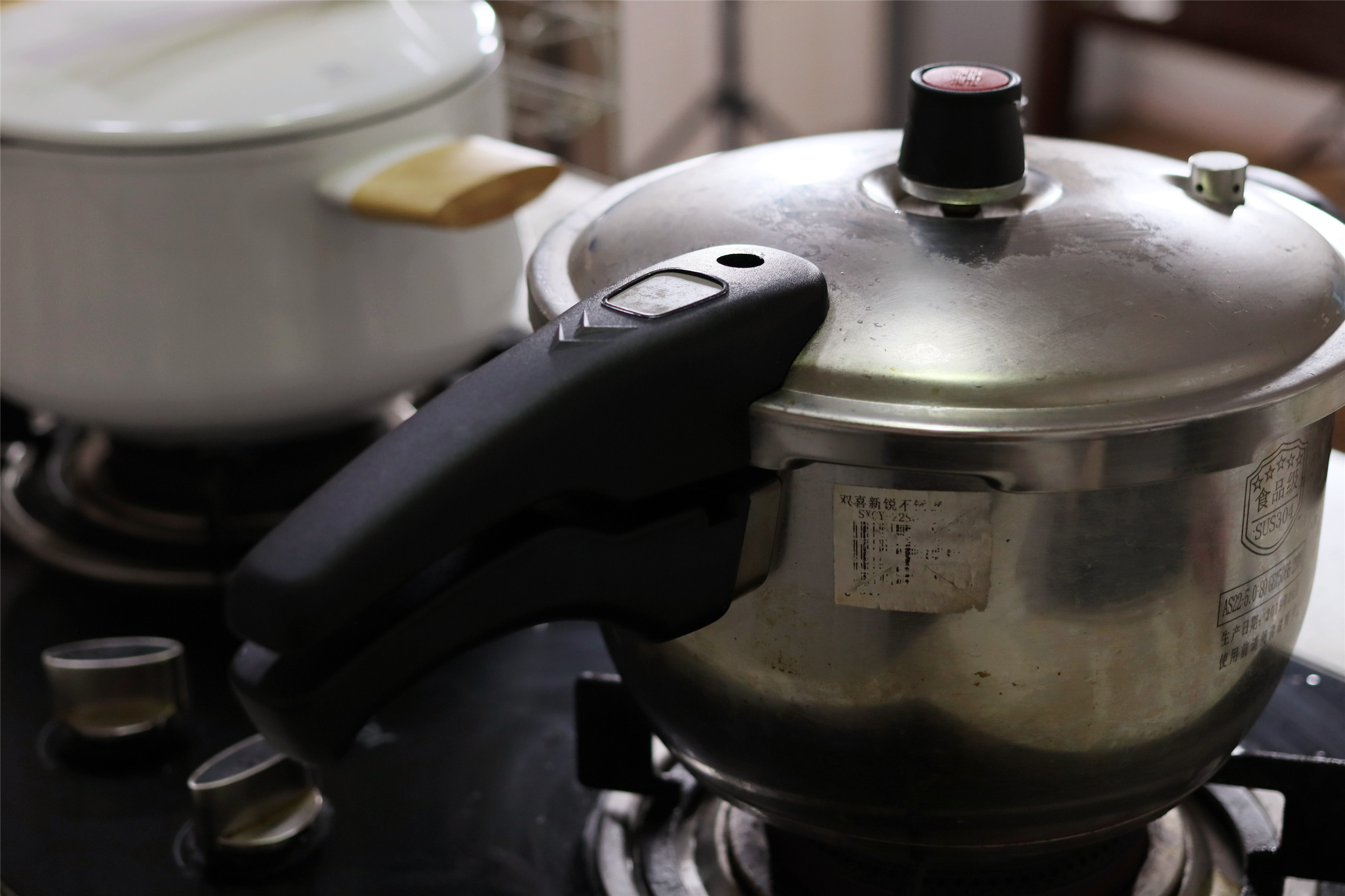 煮粽子，用冷水还是热水？煮多久？加什么煮的更香？一次告诉你