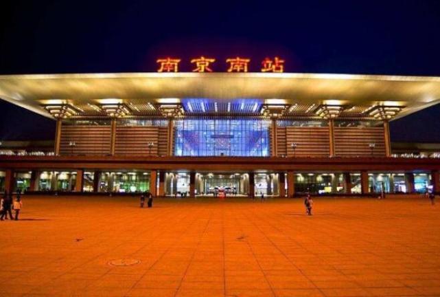 中国最大的火车站，耗资300多亿才建成，面积是南京站的6倍