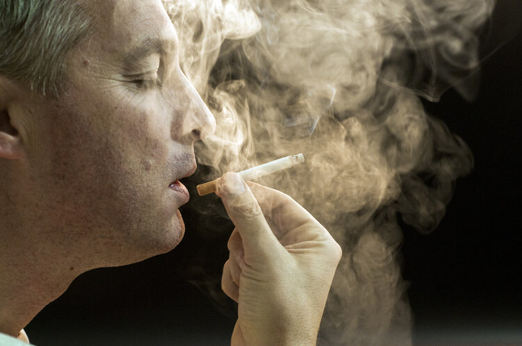 香烟里的尼古丁根本不致癌，吸烟有害健康是错的？真相来了