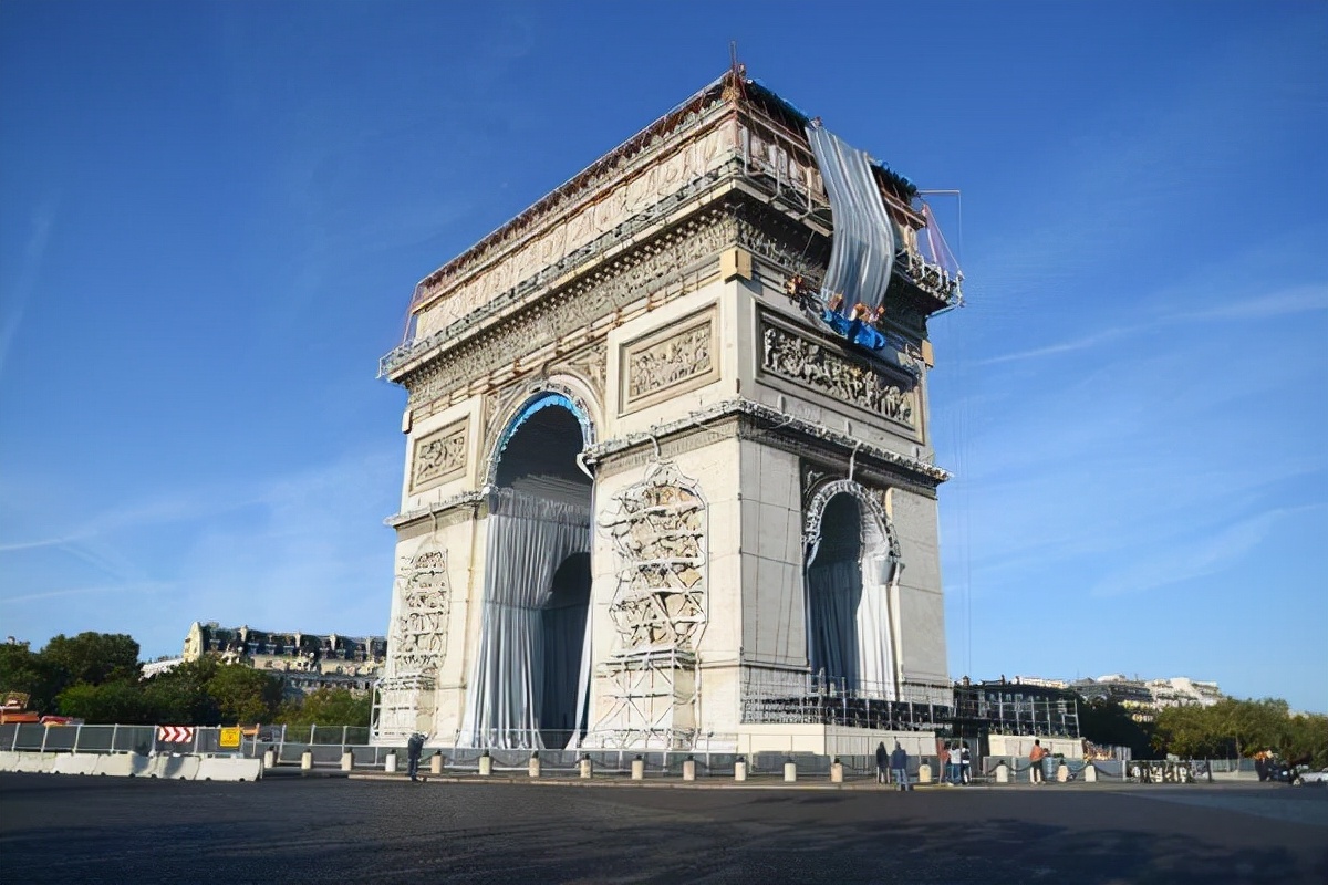 凯旋门：巴黎的地标建筑
