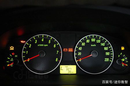 汽车仪表盘发动机故障灯亮黄灯，是什么原因？该如何预防