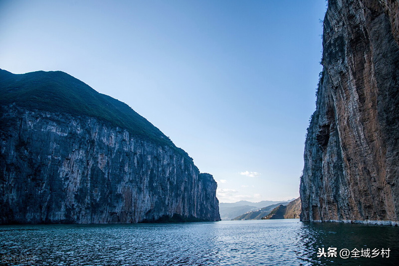 长江三峡是哪三峡组成的（长江三峡地理位置分别位于哪里）