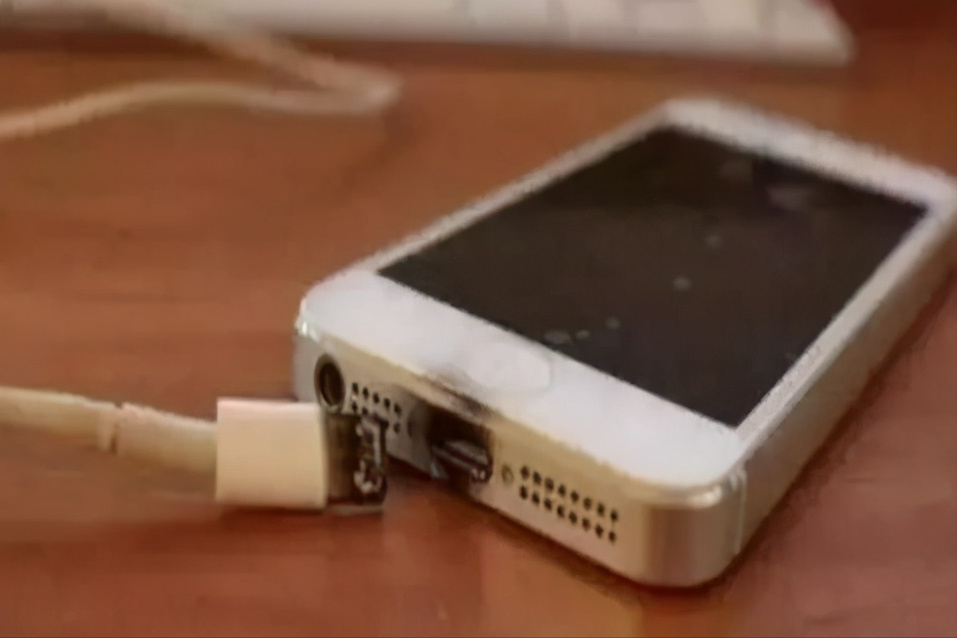 图片[1]-苹果充电器充不上电怎么修(iPhone不充电怎么办)-欣欣百科网