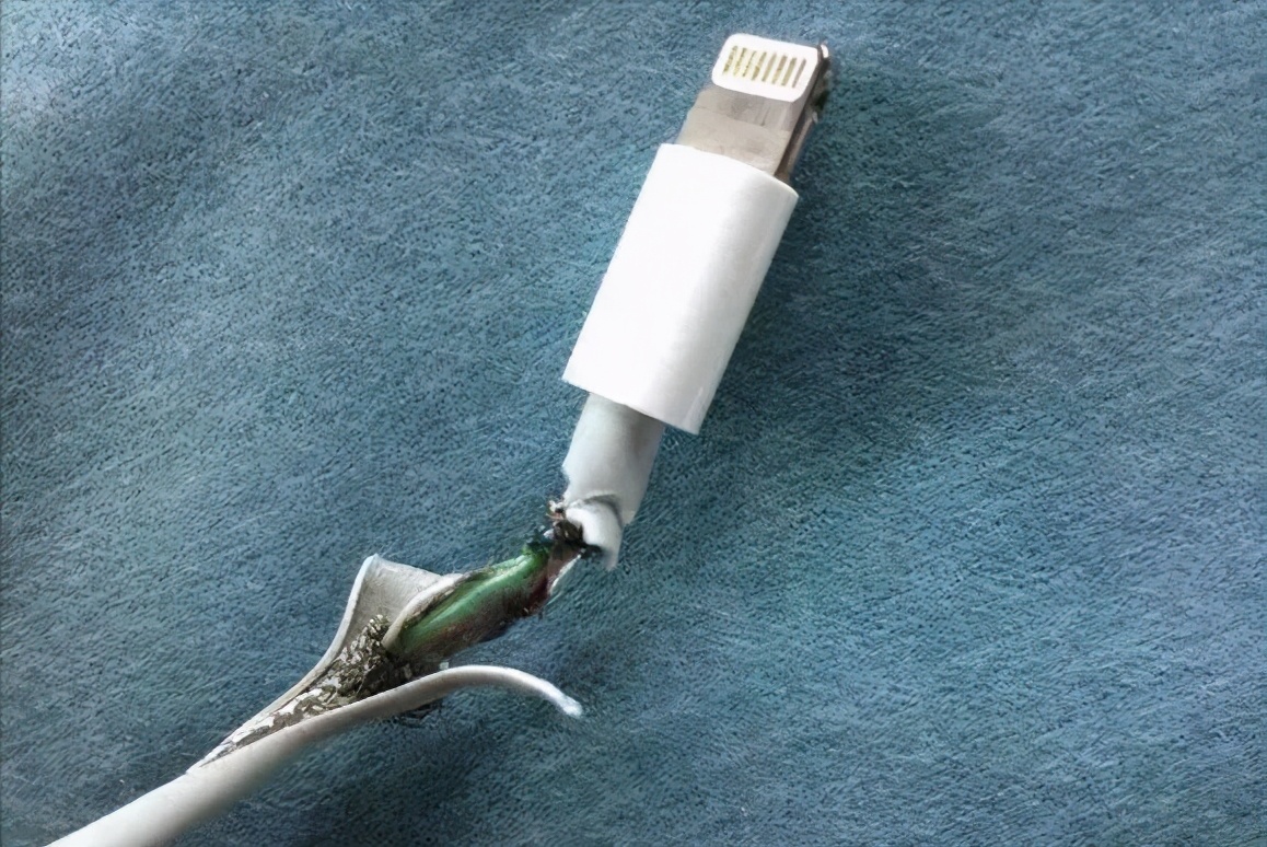 图片[2]-苹果充电器充不上电怎么修(iPhone不充电怎么办)-欣欣百科网